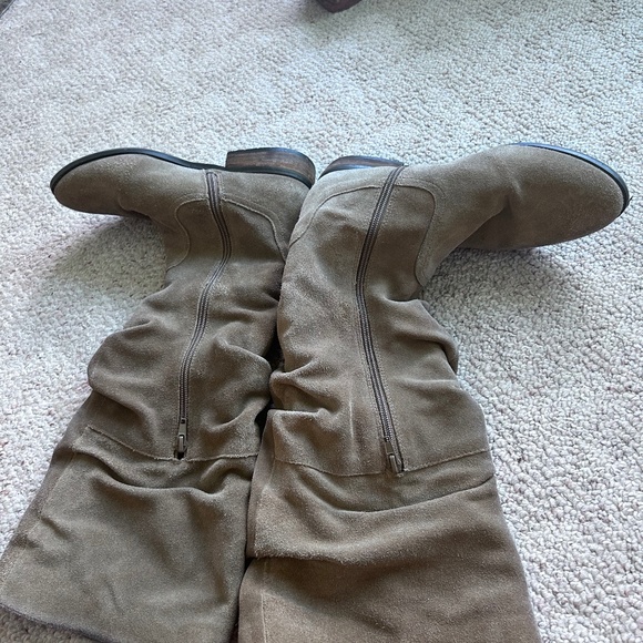 Taupe knee high suede boots - Picture 4 of 6
